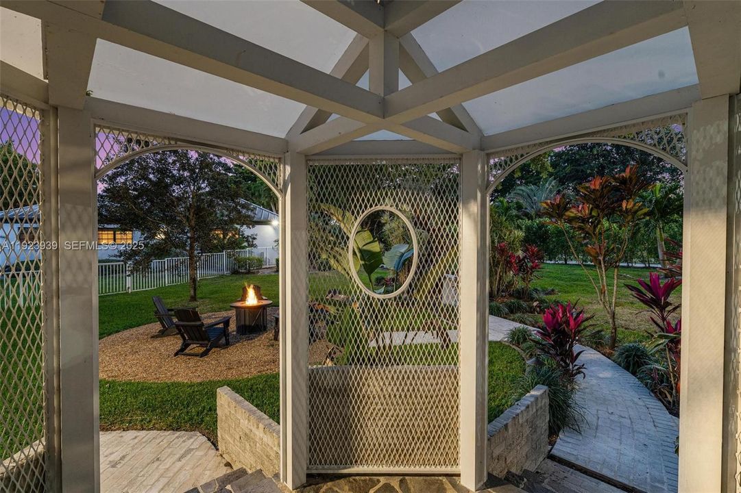 待售: $1,990,000 (8 贝兹, 4 浴室, 3877 平方英尺)