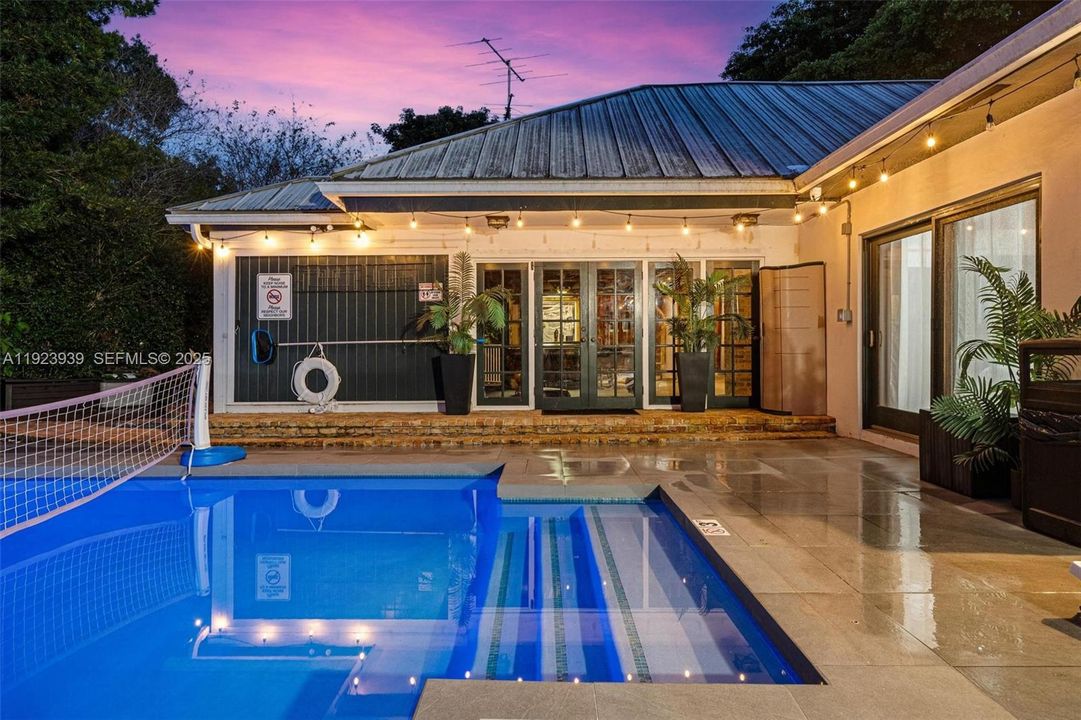 待售: $1,990,000 (8 贝兹, 4 浴室, 3877 平方英尺)