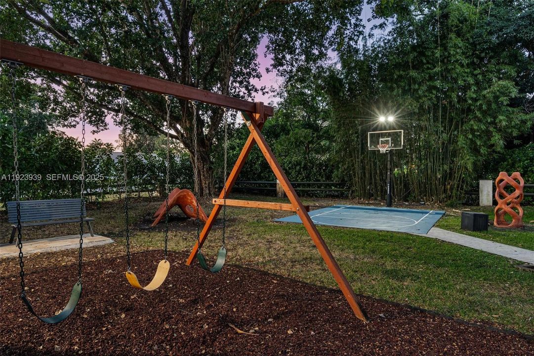 待售: $1,990,000 (8 贝兹, 4 浴室, 3877 平方英尺)