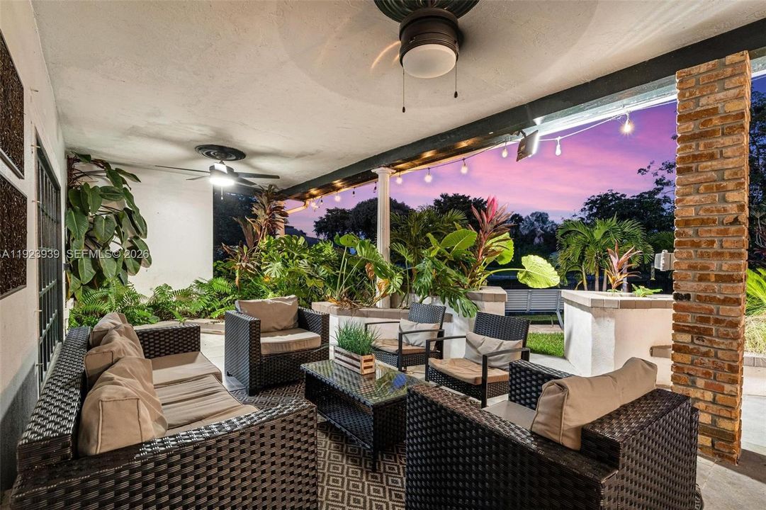 待售: $1,990,000 (8 贝兹, 4 浴室, 3877 平方英尺)