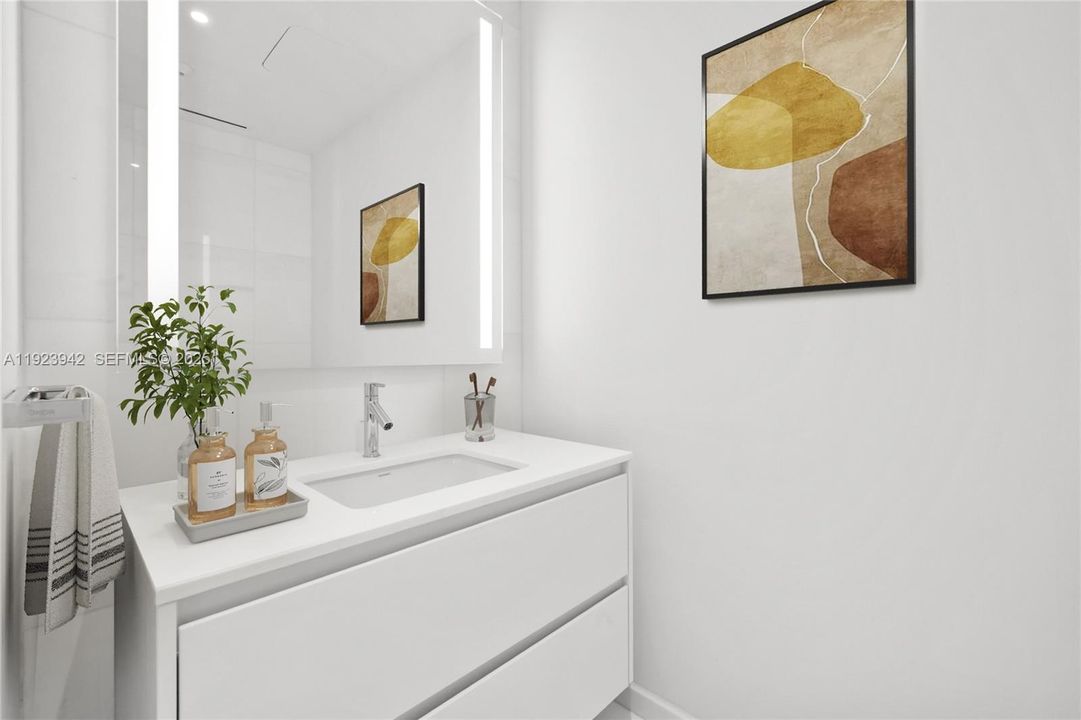 For Sale: $1,285,000 (1 beds, 1 baths, 760 Square Feet)