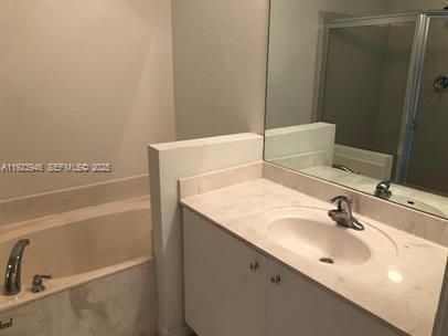 For Sale: $275,000 (3 beds, 3 baths, 1601 Square Feet)