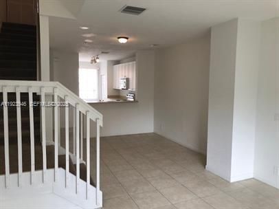 For Sale: $275,000 (3 beds, 3 baths, 1601 Square Feet)