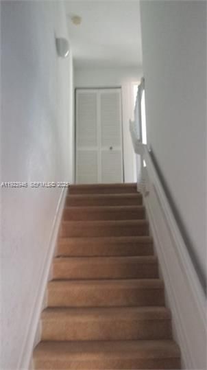 For Sale: $275,000 (3 beds, 3 baths, 1601 Square Feet)