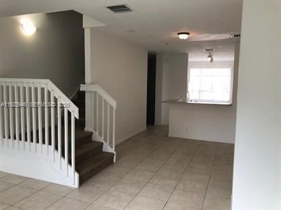 For Sale: $275,000 (3 beds, 3 baths, 1601 Square Feet)