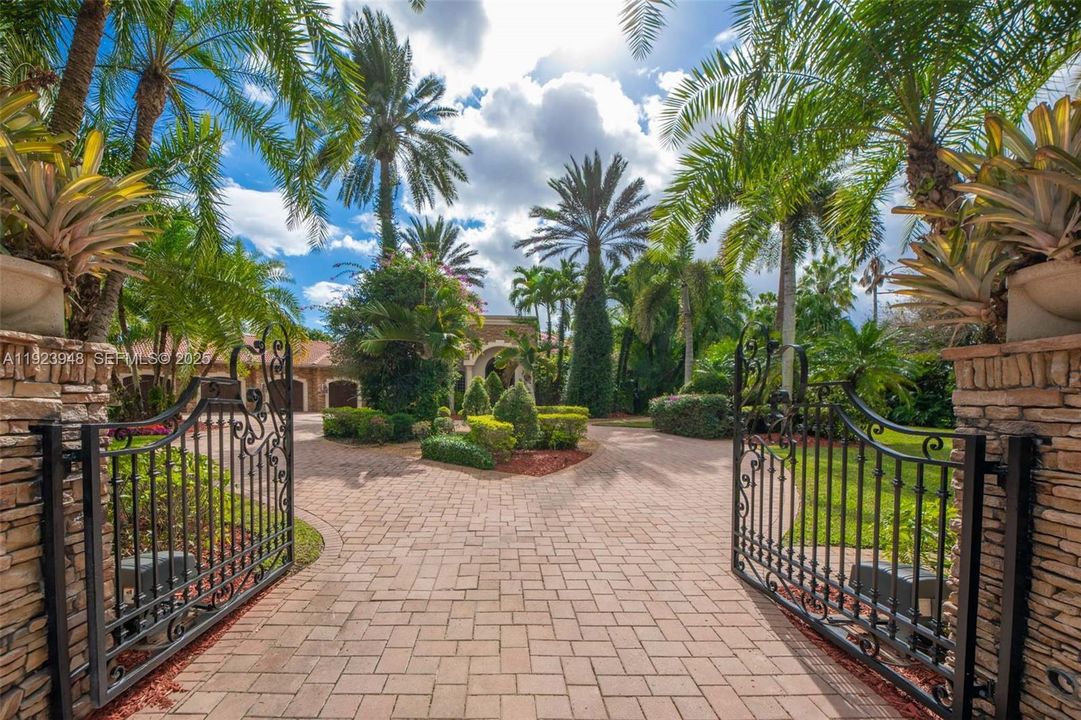 For Sale: $4,999,999 (6 beds, 6 baths, 6258 Square Feet)