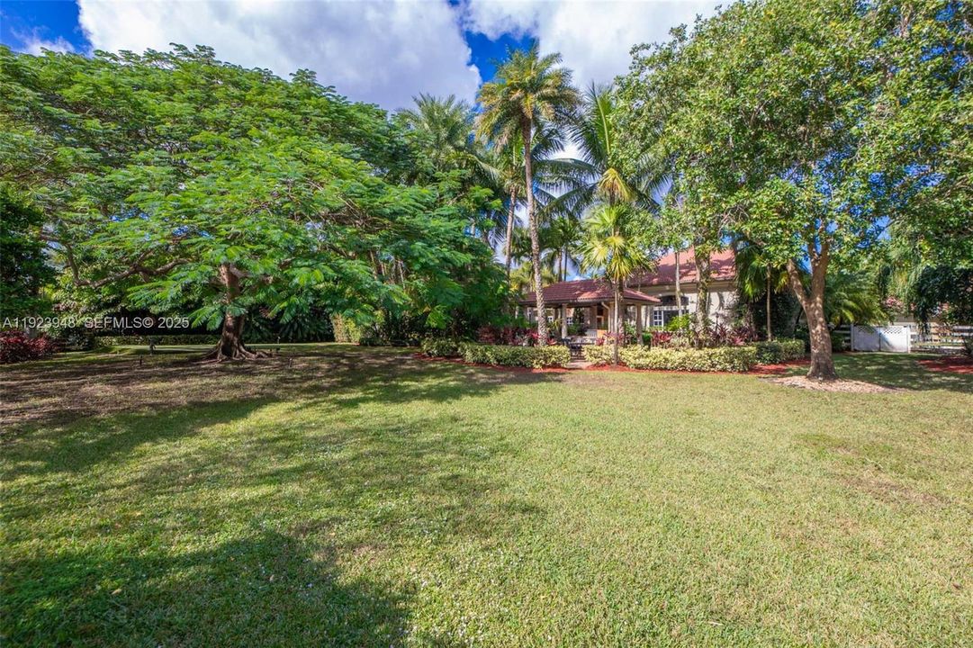 For Sale: $4,999,999 (6 beds, 6 baths, 6258 Square Feet)