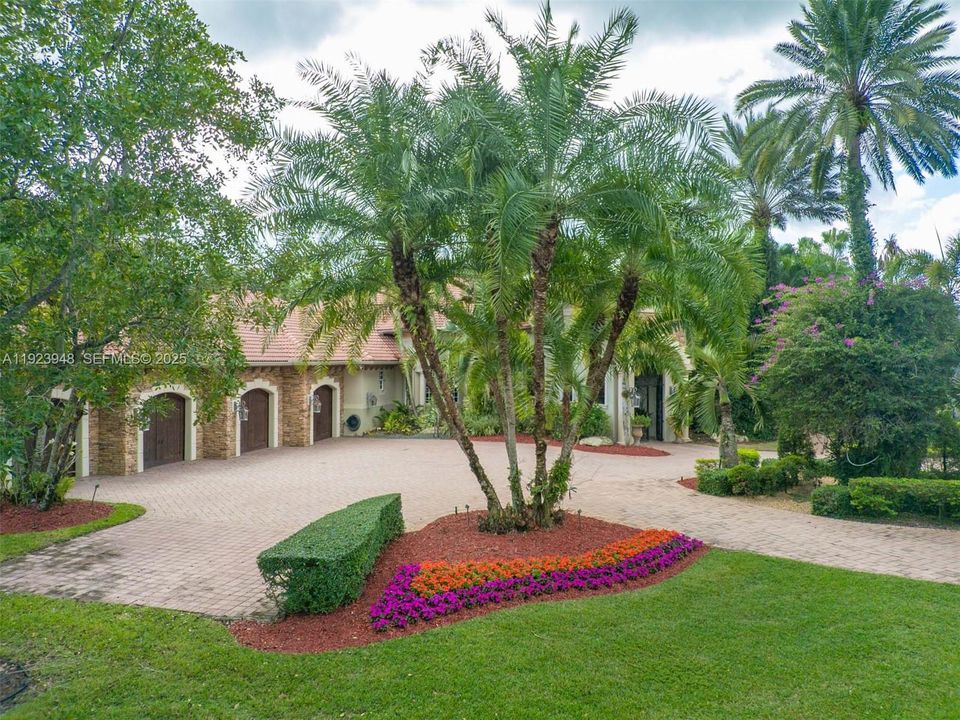 For Sale: $4,999,999 (6 beds, 6 baths, 6258 Square Feet)