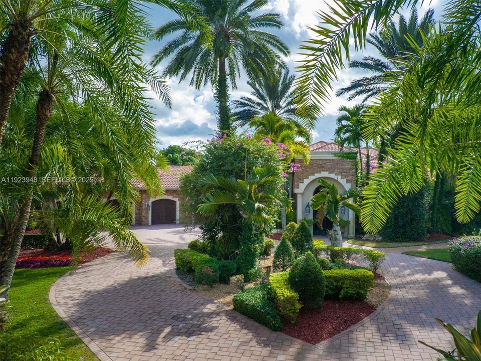 For Sale: $4,999,999 (6 beds, 6 baths, 6258 Square Feet)