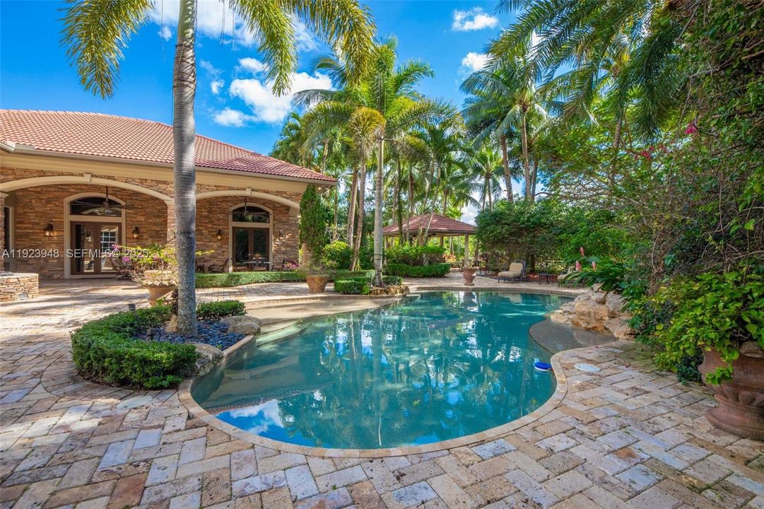 For Sale: $4,999,999 (6 beds, 6 baths, 6258 Square Feet)