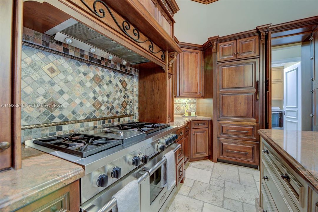 For Sale: $4,999,999 (6 beds, 6 baths, 6258 Square Feet)