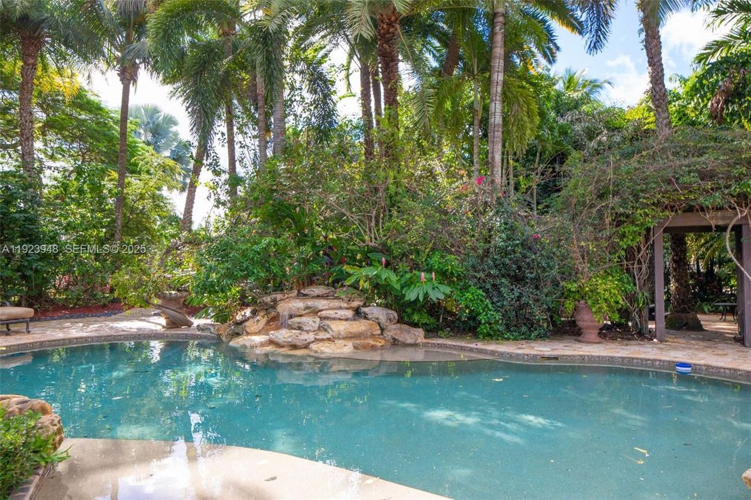 For Sale: $4,999,999 (6 beds, 6 baths, 6258 Square Feet)