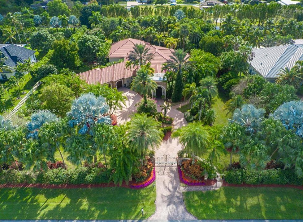 For Sale: $4,999,999 (6 beds, 6 baths, 6258 Square Feet)