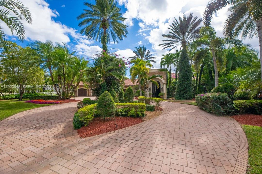 For Sale: $4,999,999 (6 beds, 6 baths, 6258 Square Feet)