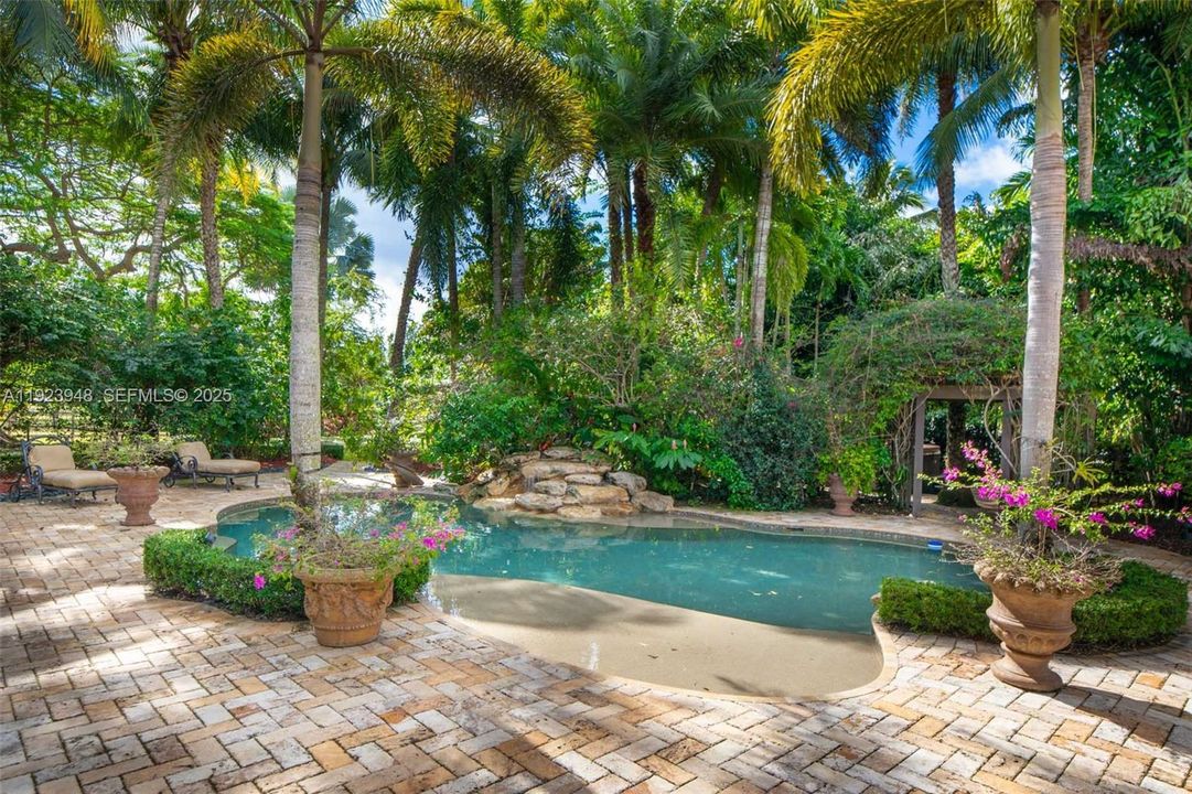 For Sale: $4,999,999 (6 beds, 6 baths, 6258 Square Feet)