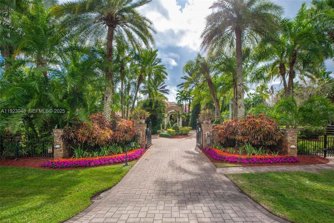 For Sale: $4,999,999 (6 beds, 6 baths, 6258 Square Feet)