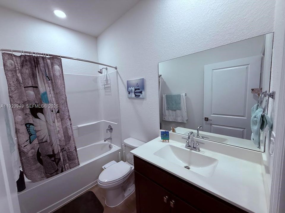 На продажу: $799,900 (3 спален, 2 ванн, 1663 Квадратных фут)