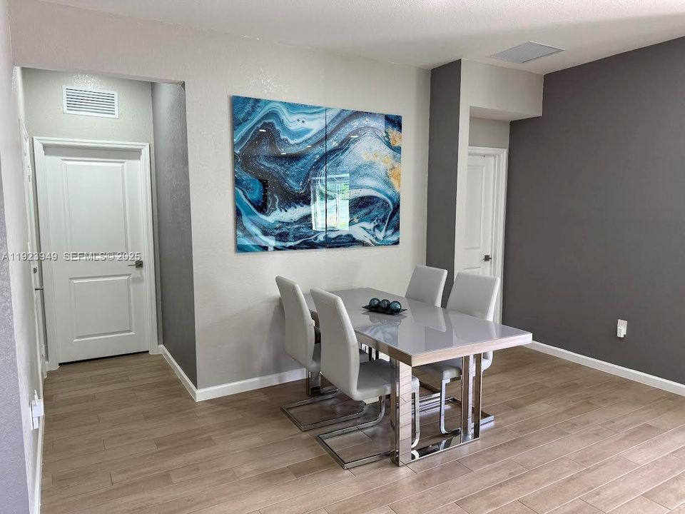 На продажу: $799,900 (3 спален, 2 ванн, 1663 Квадратных фут)