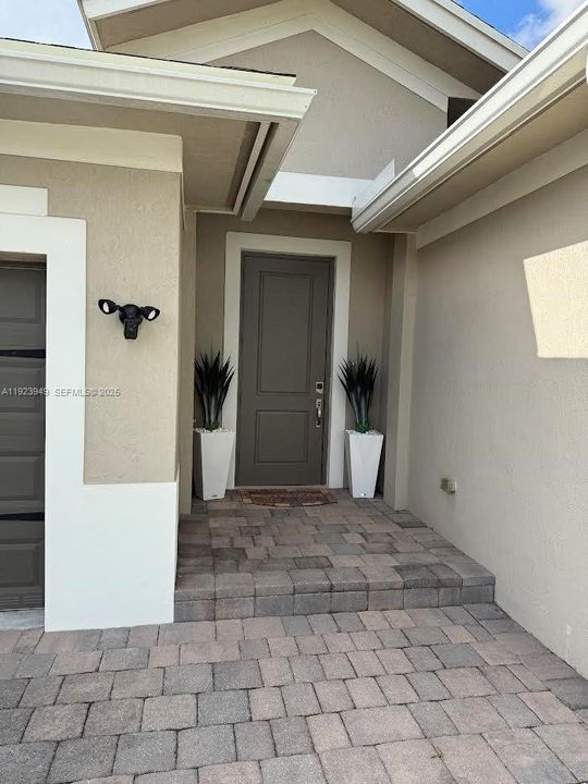 En Venta: $799,900 (3 camas, 2 baños, 1663 Pies cuadrados)