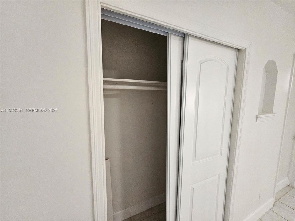 Под контрактом: $1,300 (0 спален, 1 ванн, 500 Квадратных фут)