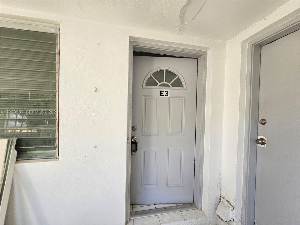 Под контрактом: $1,300 (0 спален, 1 ванн, 500 Квадратных фут)