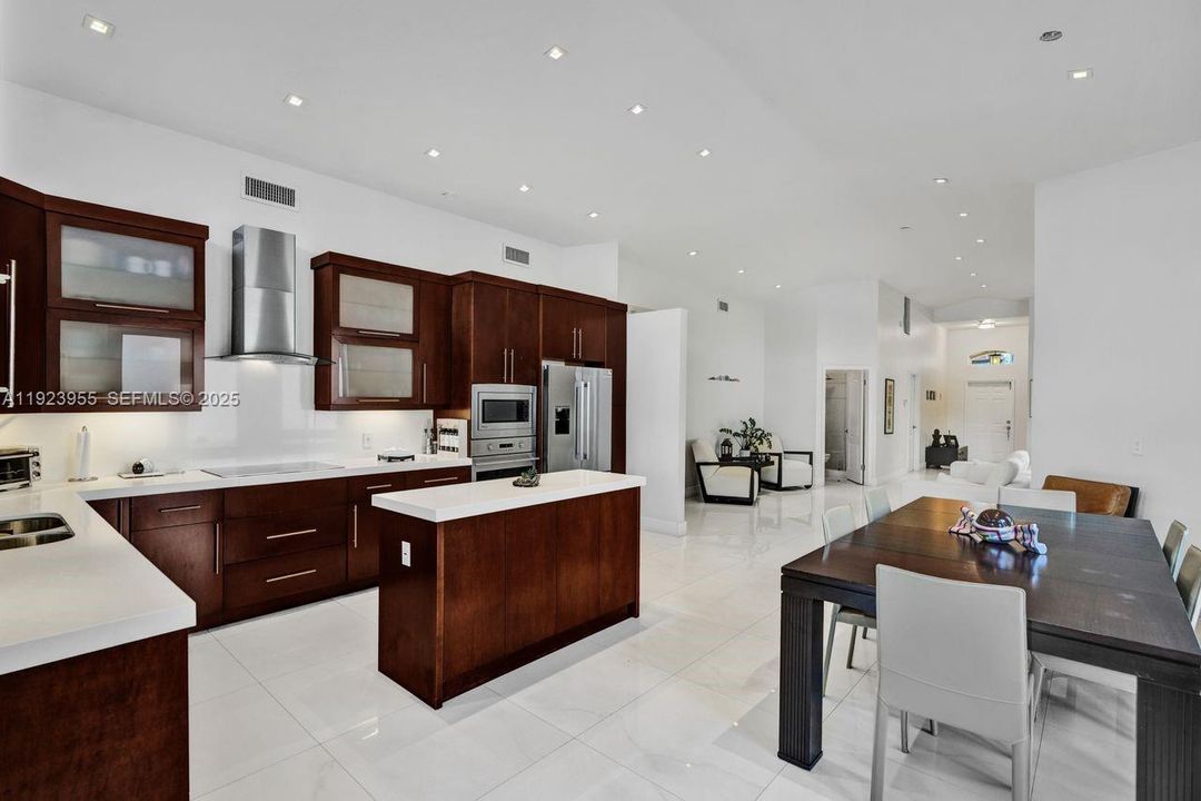 待售: $1,300,000 (3 贝兹, 3 浴室, 1968 平方英尺)