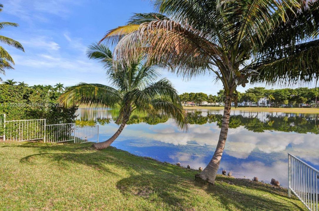 For Sale: $1,300,000 (3 beds, 3 baths, 1968 Square Feet)