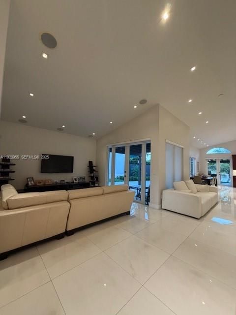 For Sale: $1,300,000 (3 beds, 3 baths, 1968 Square Feet)