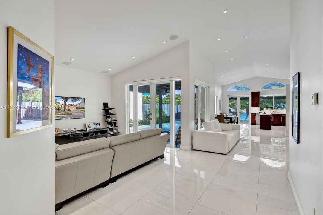 For Sale: $1,300,000 (3 beds, 3 baths, 1968 Square Feet)