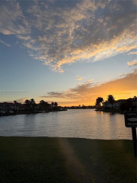 待售: $1,300,000 (3 贝兹, 3 浴室, 1968 平方英尺)