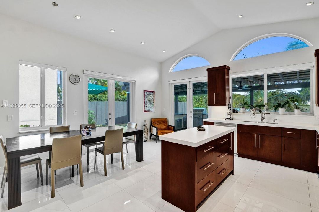 待售: $1,300,000 (3 贝兹, 3 浴室, 1968 平方英尺)