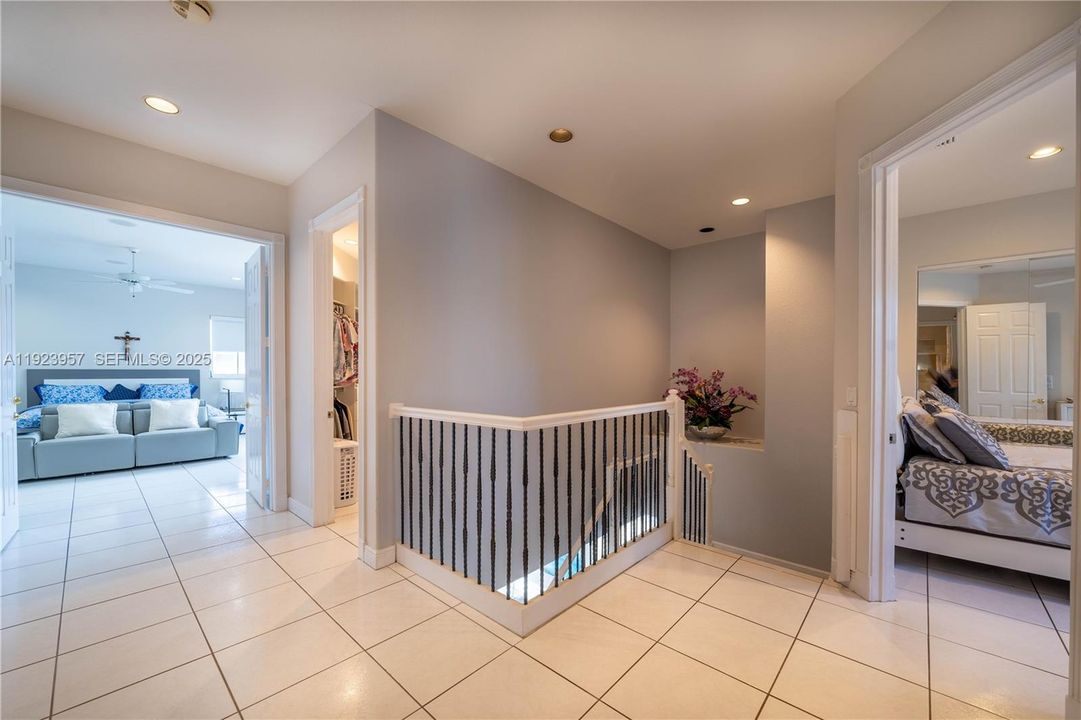 For Sale: $1,500,000 (5 beds, 3 baths, 2882 Square Feet)