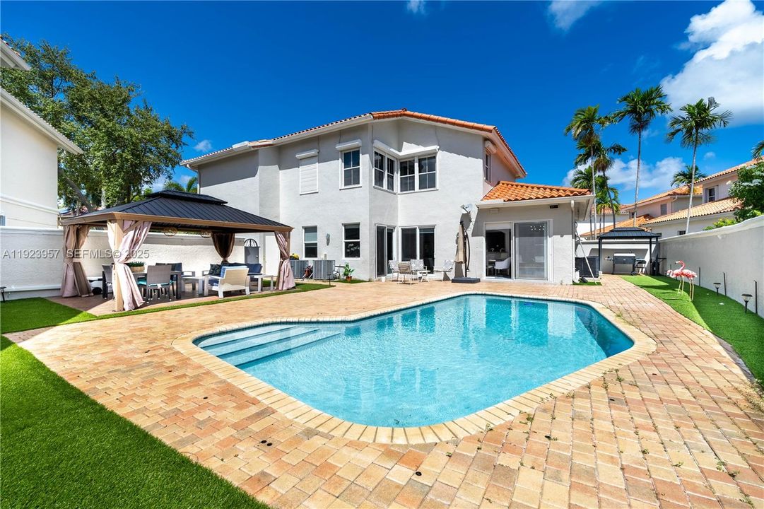 For Sale: $1,500,000 (5 beds, 3 baths, 2882 Square Feet)