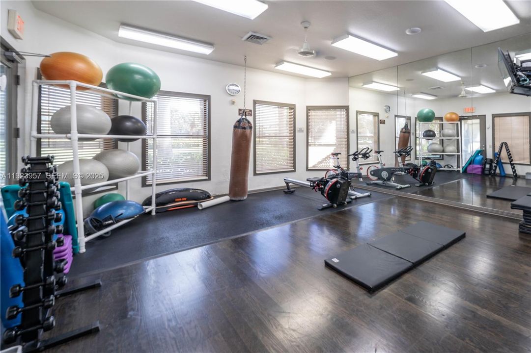 For Sale: $1,500,000 (5 beds, 3 baths, 2882 Square Feet)