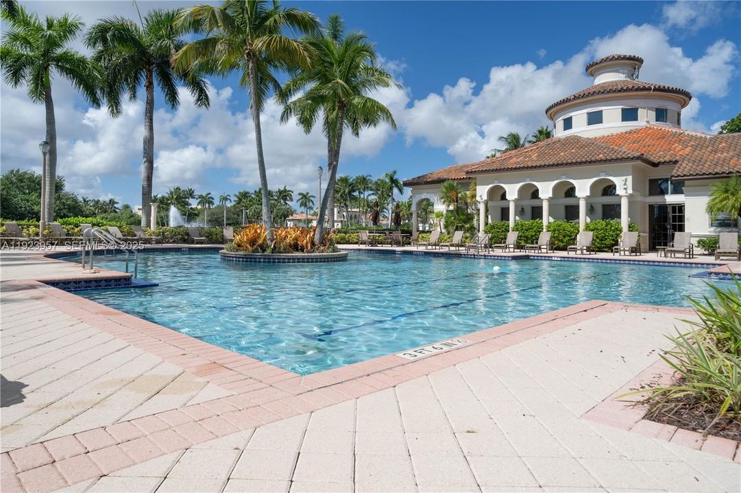 For Sale: $1,500,000 (5 beds, 3 baths, 2882 Square Feet)