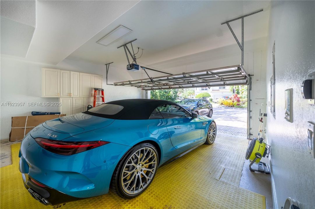 For Sale: $1,500,000 (5 beds, 3 baths, 2882 Square Feet)