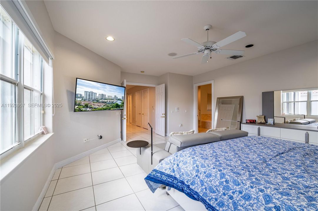 For Sale: $1,500,000 (5 beds, 3 baths, 2882 Square Feet)