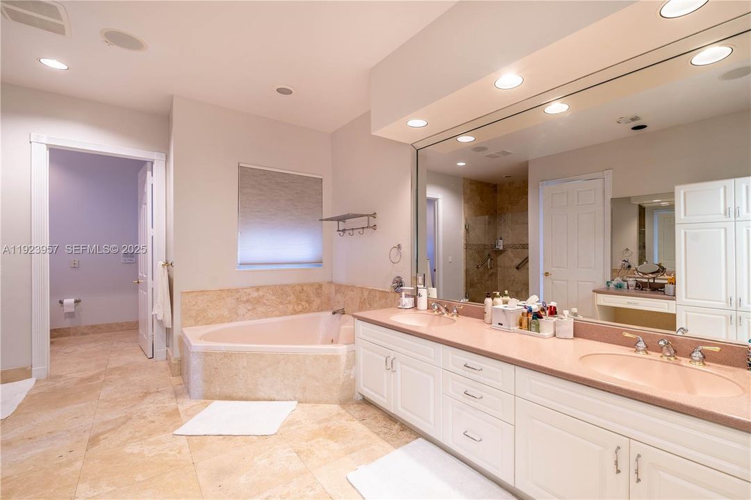 For Sale: $1,500,000 (5 beds, 3 baths, 2882 Square Feet)