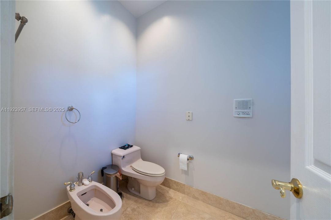 For Sale: $1,500,000 (5 beds, 3 baths, 2882 Square Feet)