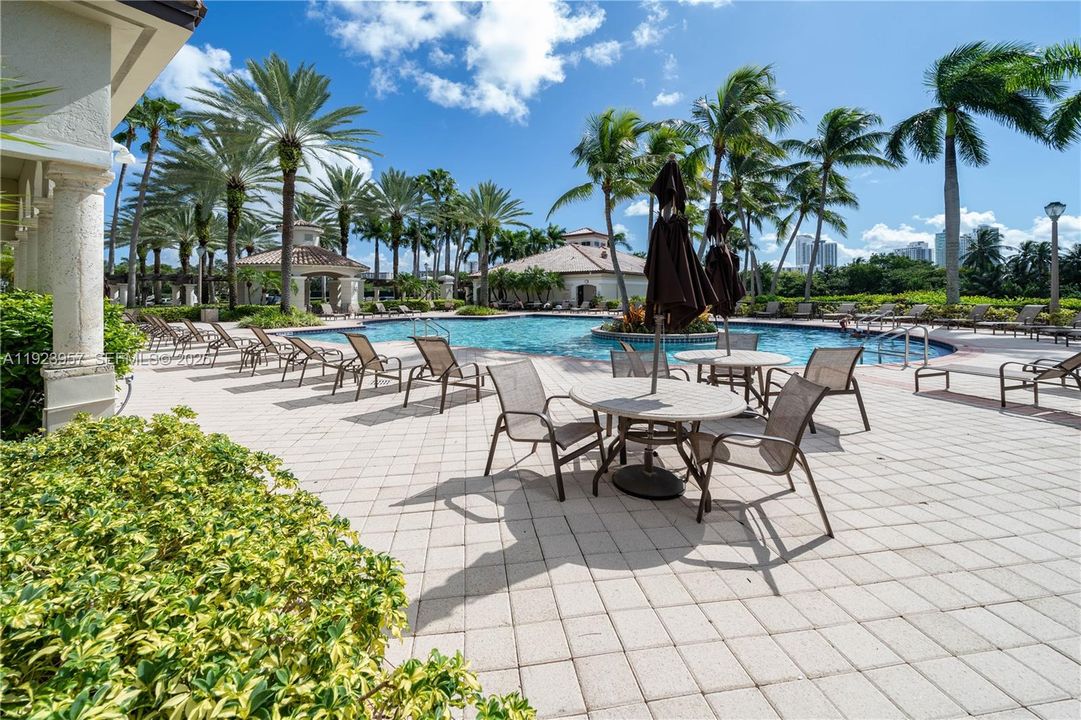 For Sale: $1,500,000 (5 beds, 3 baths, 2882 Square Feet)