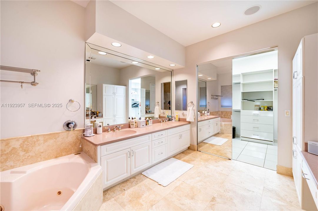 For Sale: $1,500,000 (5 beds, 3 baths, 2882 Square Feet)