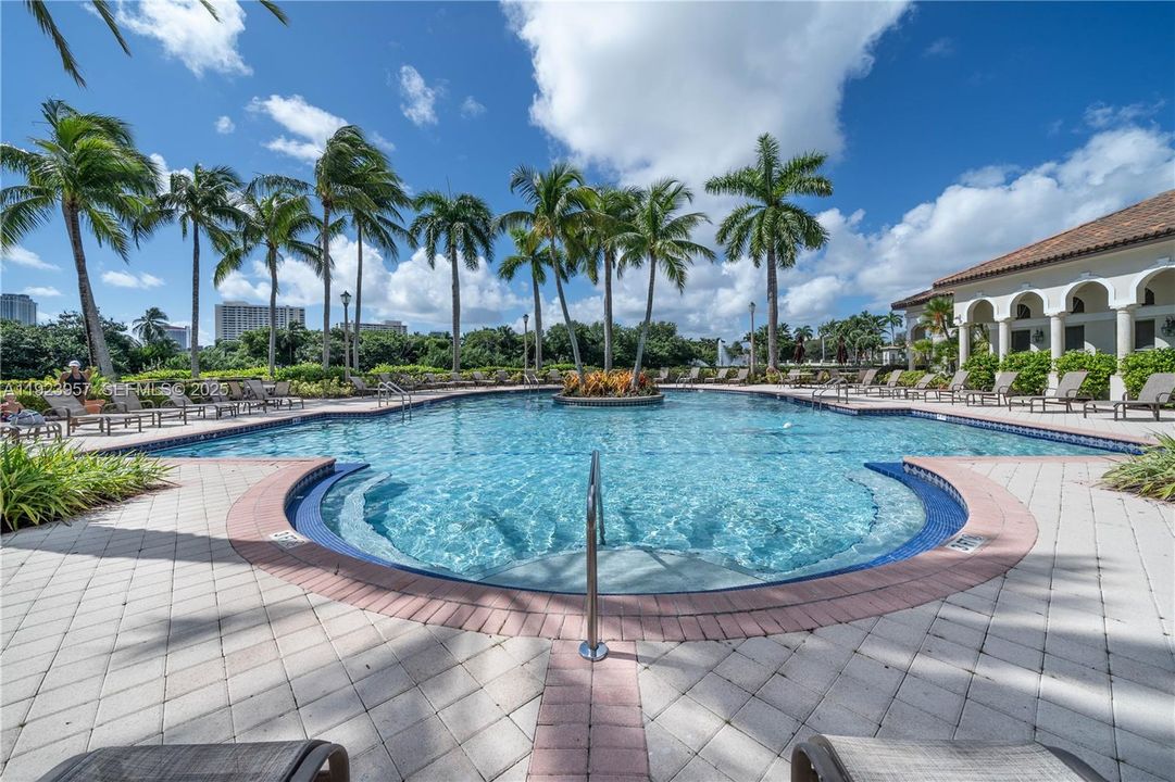 For Sale: $1,500,000 (5 beds, 3 baths, 2882 Square Feet)