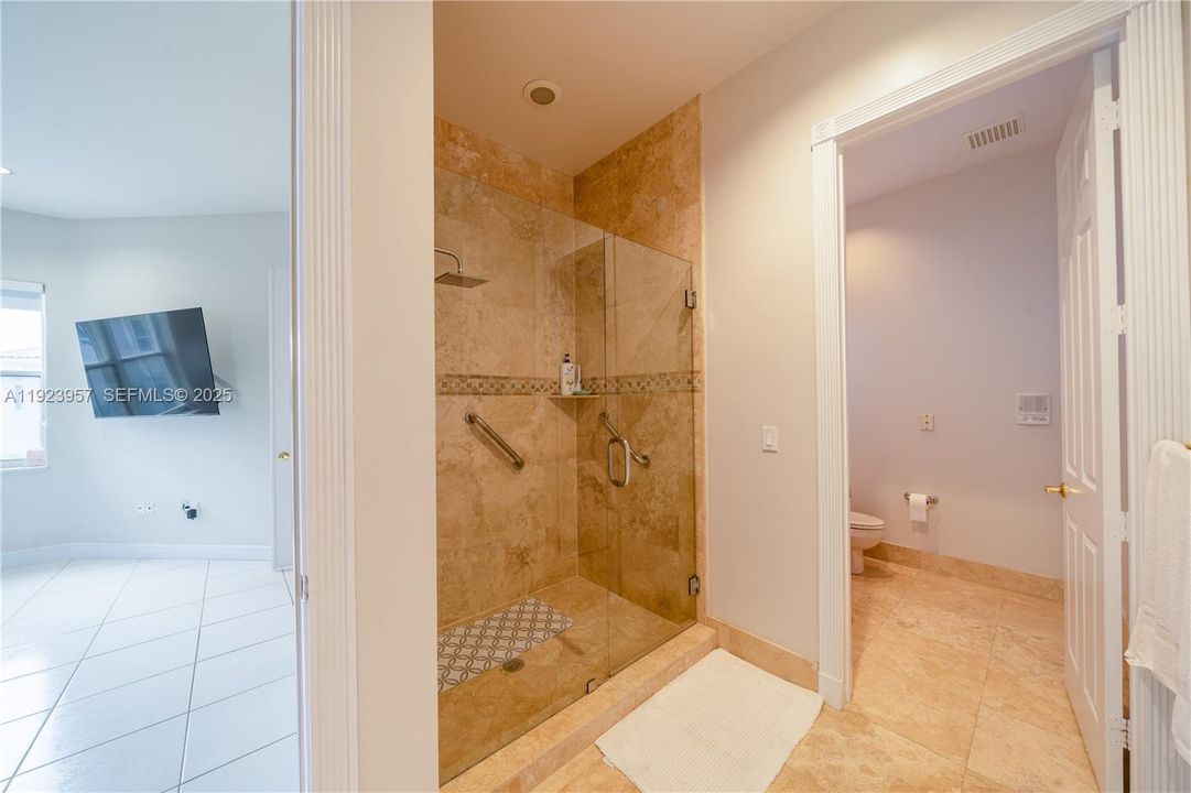 For Sale: $1,500,000 (5 beds, 3 baths, 2882 Square Feet)