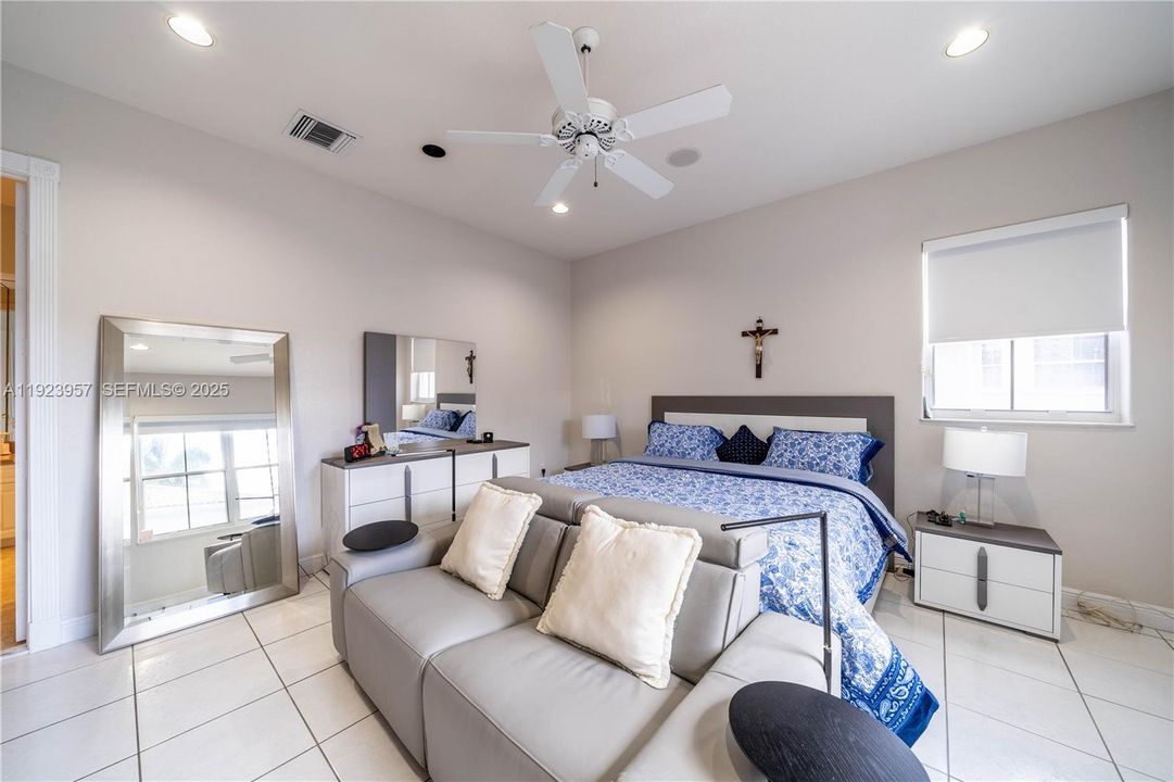 For Sale: $1,500,000 (5 beds, 3 baths, 2882 Square Feet)