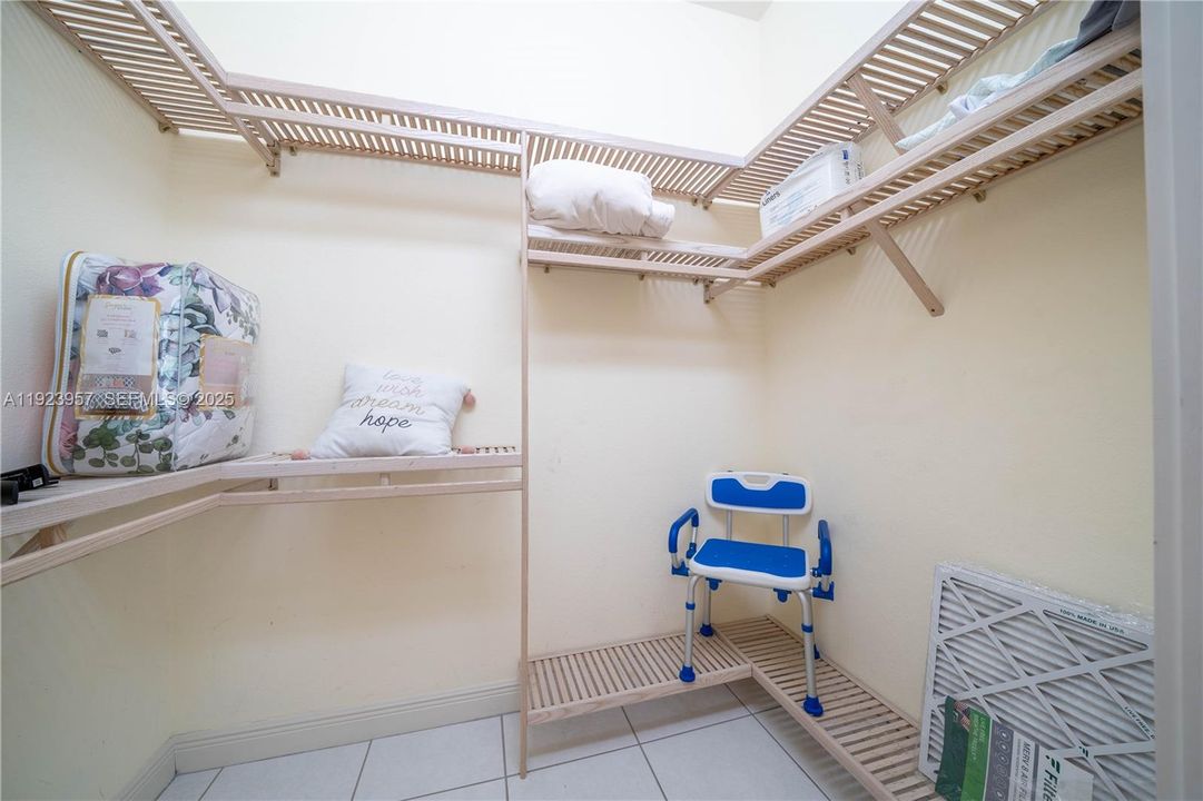 For Sale: $1,500,000 (5 beds, 3 baths, 2882 Square Feet)