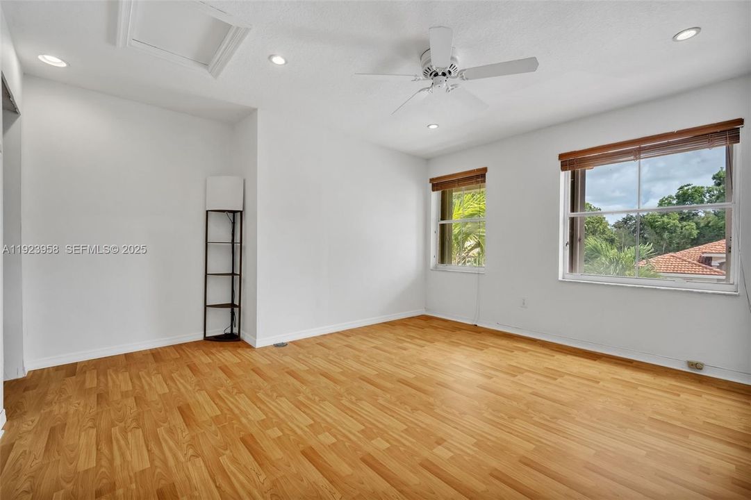 For Rent: $3,600 (3 beds, 2 baths, 1764 Square Feet)