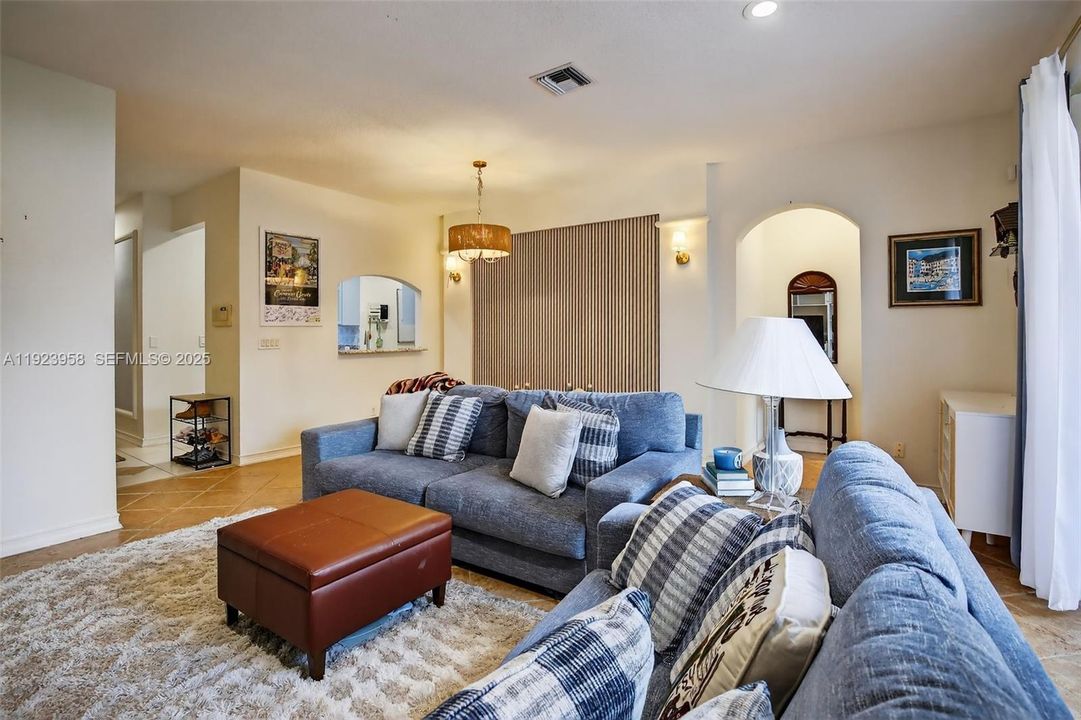 For Rent: $3,600 (3 beds, 2 baths, 1764 Square Feet)