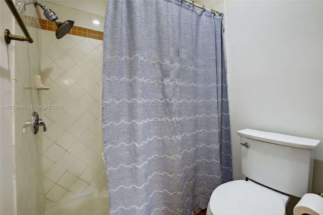 For Rent: $3,600 (3 beds, 2 baths, 1764 Square Feet)