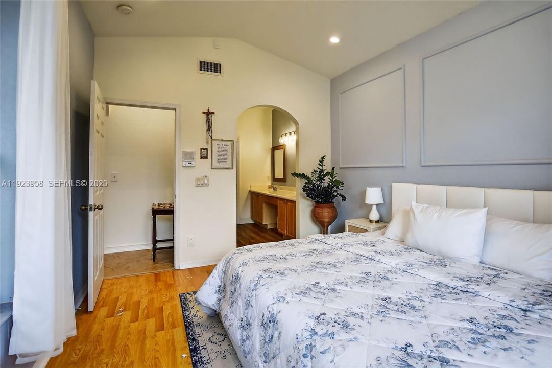 For Rent: $3,600 (3 beds, 2 baths, 1764 Square Feet)