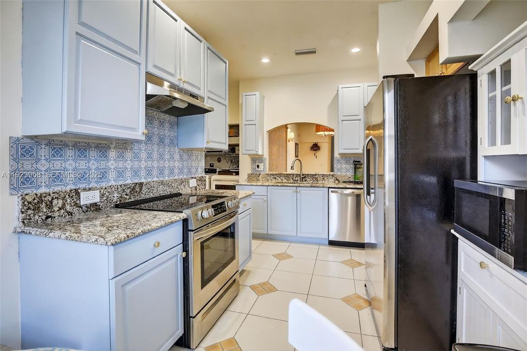 For Rent: $3,600 (3 beds, 2 baths, 1764 Square Feet)